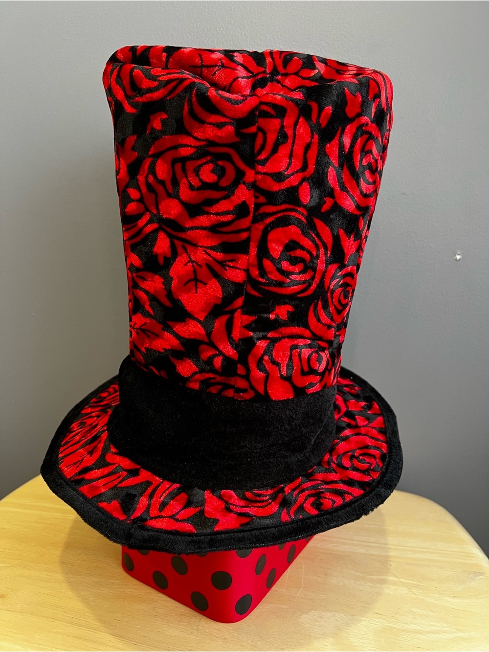 Costume Red Hat with Roses from Cirque du Soleil show Zarkana & tote bag is NWT